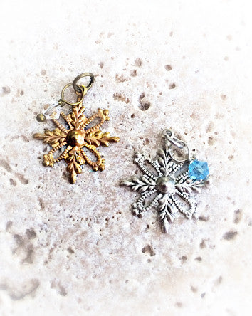 winter wonderland tru.gigs™ charm | snowflake with frozen crystal dangle