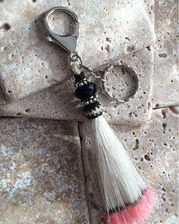 horse hair keypers™ keyholder — white with coral dip