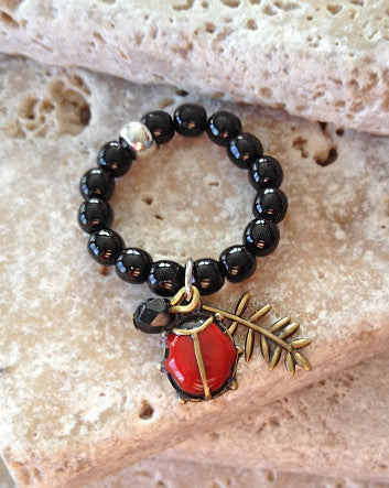 quaryd ring with tru.gigs—black onyx with enameled ladybug