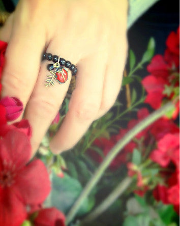 quaryd ring with tru.gigs—black onyx with enameled ladybug-feature