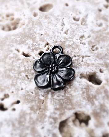 seashore / tropical tru.gigs™ charm | blackened purple hibiscus