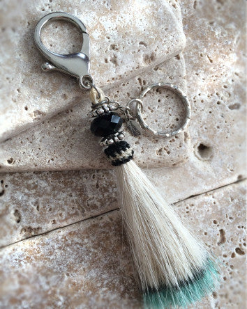 horse hair keypers™ keyholder — white with coral dip