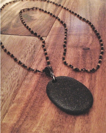 black quarried stone on bone-linked chain—feature | neckwear