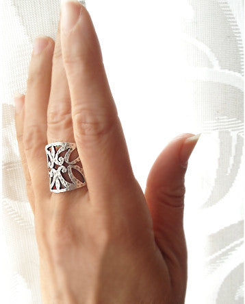 matte silver artisan cut fleur de lys ring | fashion accessories