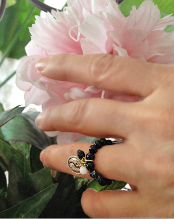 quaryd ring with tru.gigs—mottled picasso glass & black onyx with yin yang-feature