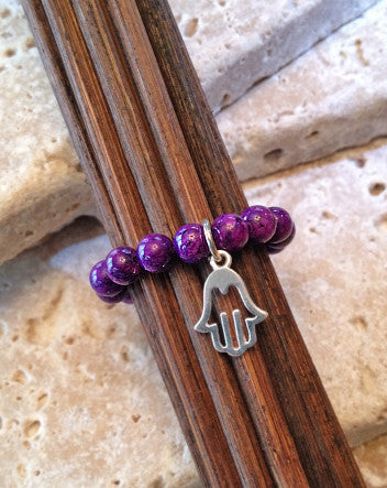 quaryd ring with tru.gigs—violet riverstone with sterling silver hamsa