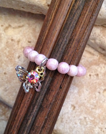 quaryd ring with tru.gigs—marbleized pink picasso crystal with butterfly