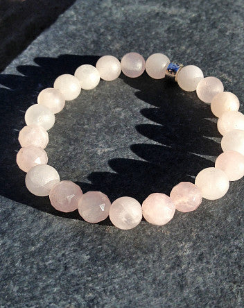 quaryd 8mm bracelet in frosted rose quartz