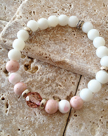 quaryd 8mm bracelet in white moonstone, blush riverstone & rosaline crystal